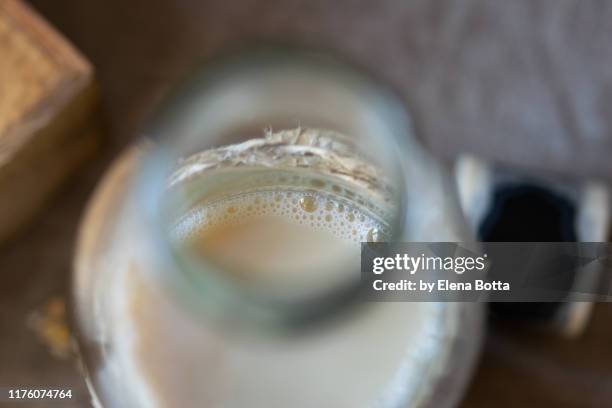 oat milk - hafermilch stock-fotos und bilder