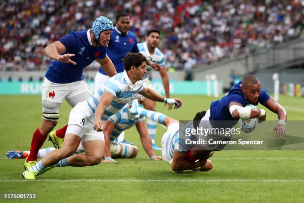Virimi Vakatawa of France dives to score his side's first try during the Rugby World Cup 2019 Group C game between France and Argentina at Tokyo...
