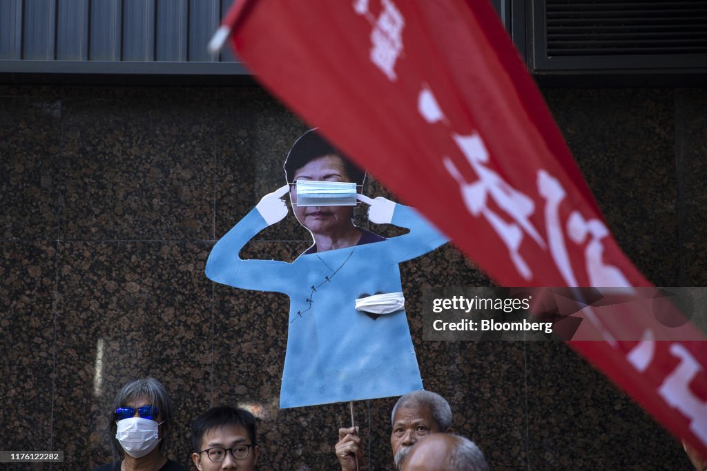 Hong Kong Legislature Adjourns as Lams Policy Address Disrupted