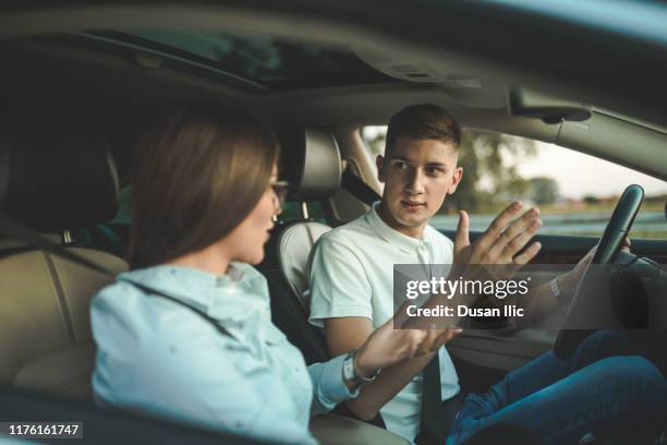striderna i bilen - conversation car bildbanksfoton och bilder