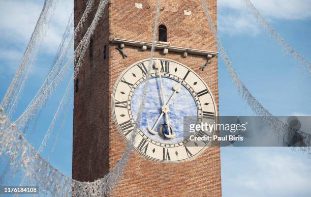 clocktower ot the basilica palladiana ("palazzo della ragione"). vicenza, veneto, italy, europe - vicenza stock-fotos und bilder