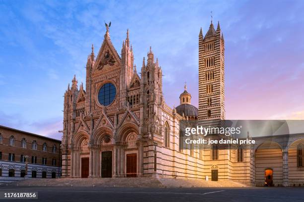 sunrise, siena duomo, siena, tuscany, italy - kathedraal van siena stockfoto's en -beelden