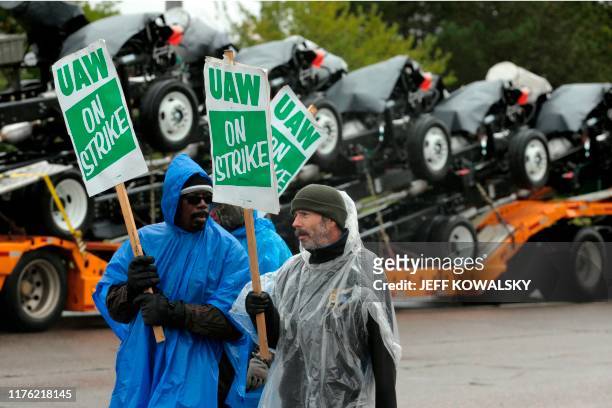 United Auto Workers members picket outside of General Motors Detroit-Hamtramck Assembly in Detroit, Michigan, as they strike on October 16, 2019. -...