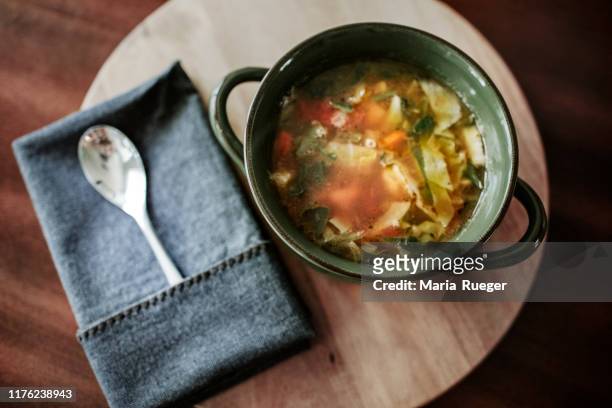 soup in a bowl - minestrone stock-fotos und bilder