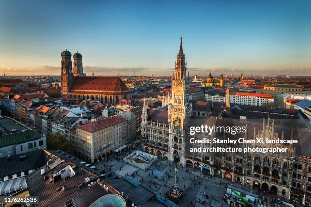 munich skyline - münchen stockfoto's en -beelden