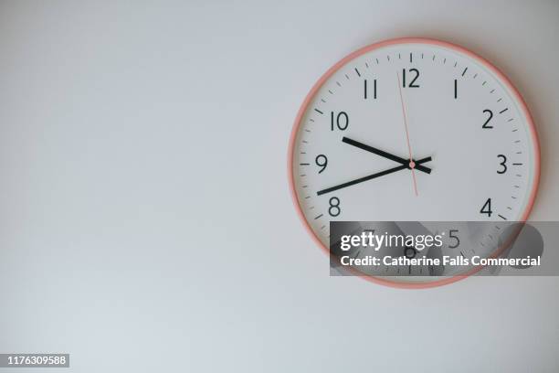 clock face - clock hand stock pictures, royalty-free photos & images