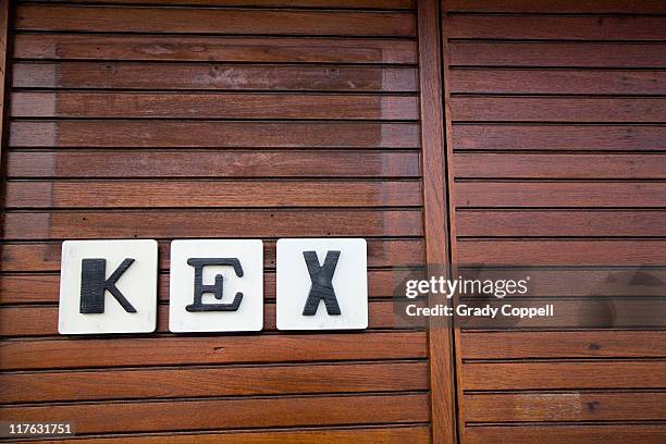 kex hotel door sign, reykjavik - kex stock-fotos und bilder