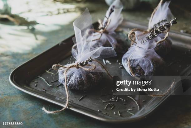 lavender - sachet stockfoto's en -beelden