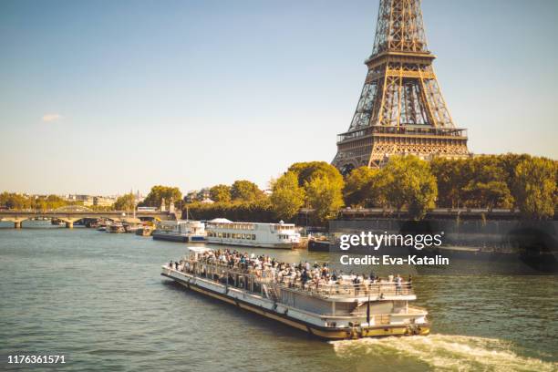 autumn in paris - cruising stock pictures, royalty-free photos & images