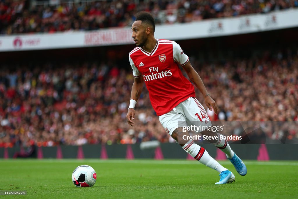 Arsenal FC v Aston Villa - Premier League