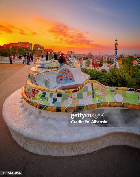 barcelona at sunrise viewed from park guell, spain - gaudi stock-fotos und bilder