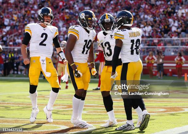 Diontae Johnson of the Pittsburgh Steelers celebrates with James Washington, JuJu Smith-Schuster and Mason Rudolph after scoring a touchdown in the...