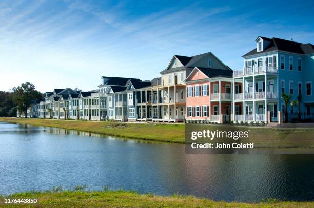 townhomes, urban village, myrtle beach, south carolina - south carolina photos et images de collection