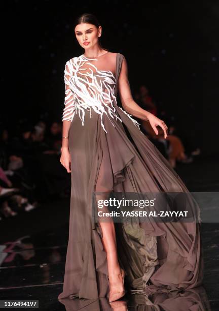 Kuwait Modelling 132 Kuwait Magic Stock Photos, High-Res Pictures, and Images - Getty Images