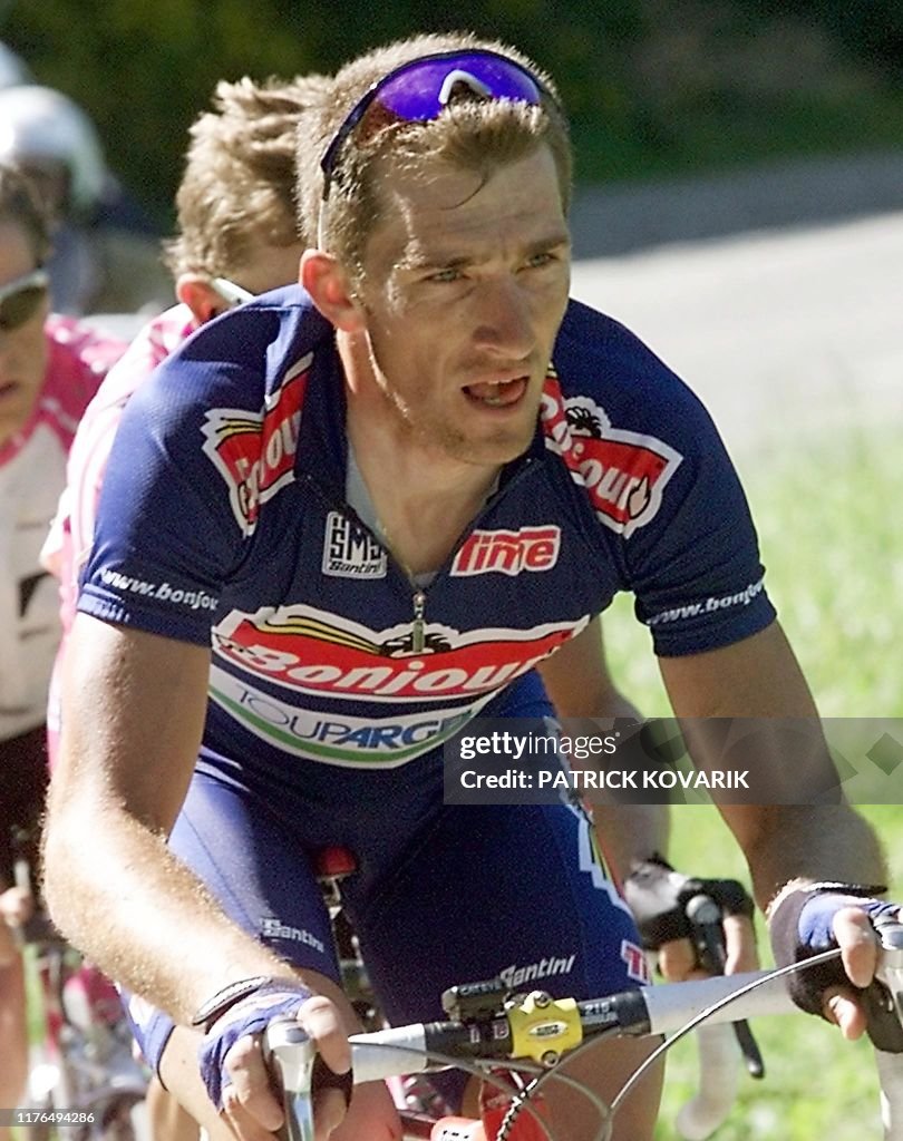 Didier Rous le Français Didier Rous fournit son effort dans la montée du col de ...