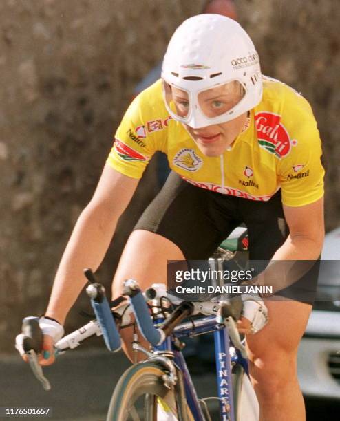 La Lituanienne Diana Ziliute, porteur du maillot or de leader, remporte, le 20 août 1999, la seconde demi-étape, un contre-la-montre disputé autour...