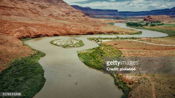 drone over the colorado river, near canyonlands, utah - moab rafting stock pictures, royalty-free photos & images