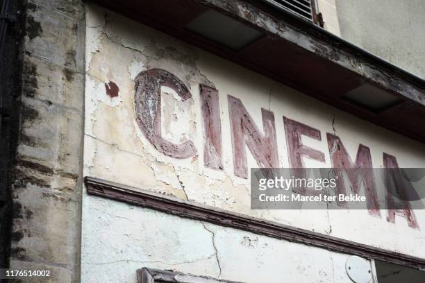 abandoned old movie theatre - film premiere stock pictures, royalty-free photos & images