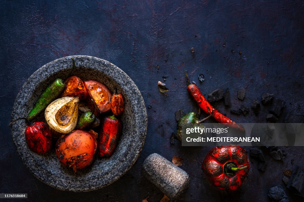 Molcajete Mexicano De Chile Asado Y Tomates Foto de stock - Getty Images