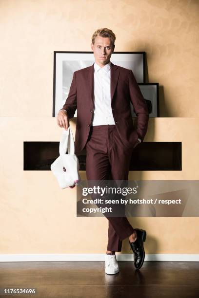 businessman as bunny - rabbit mask fotografías e imágenes de stock