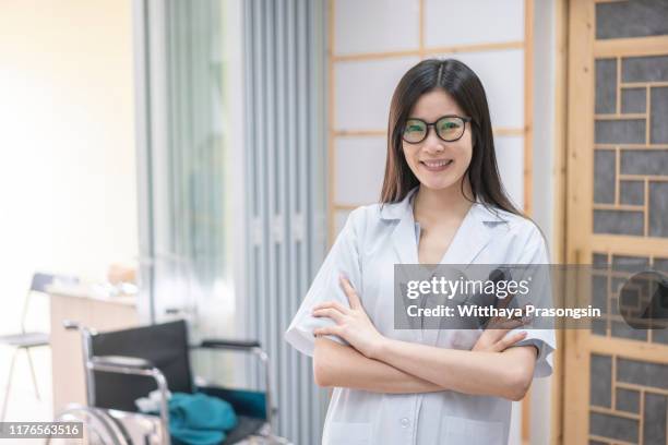 image of an enthusiastic intern looking at camera - medico stock pictures, royalty-free photos & images