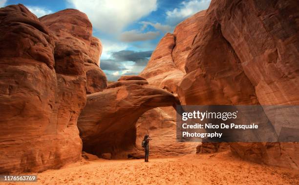 arizona's arches national park - moab utah stock-fotos und bilder