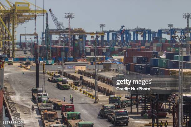 Container Tanjung 47 Port Of Tanjung Emas Stock Photos, High-Res Pictures, and Images ...