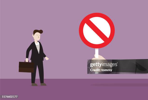 illustrations, cliparts, dessins animés et icônes de le gestionnaire montrent le signe d'interdiction à l'homme d'affaires - panneau dinterdiction