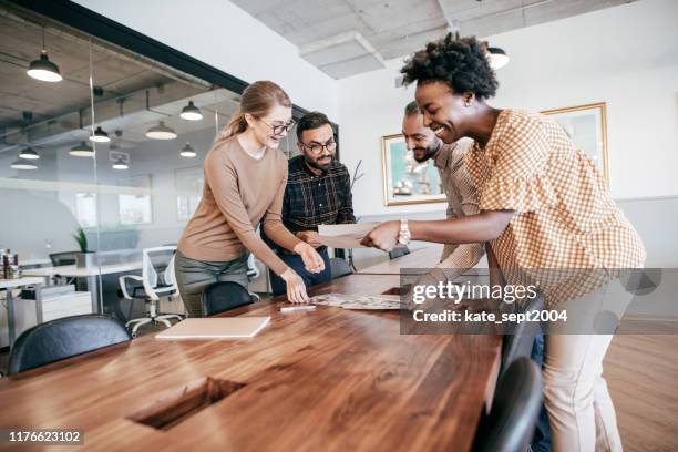 innovationen für schnellste lösungen - internship marketing stock-fotos und bilder