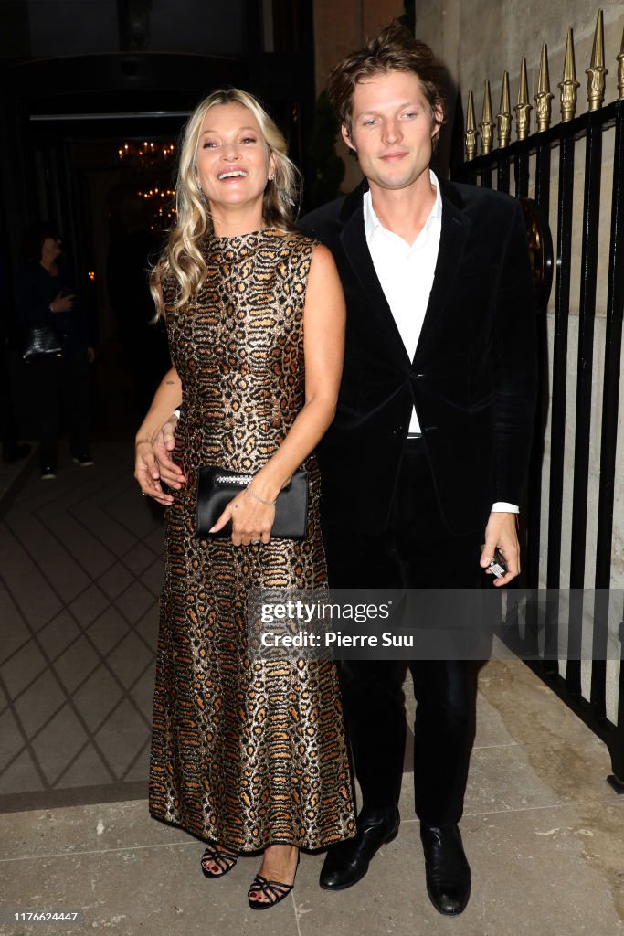 Celebrity Sightings : Paris Fashion Week - Womenswear Spring Summer 2020 : Day One