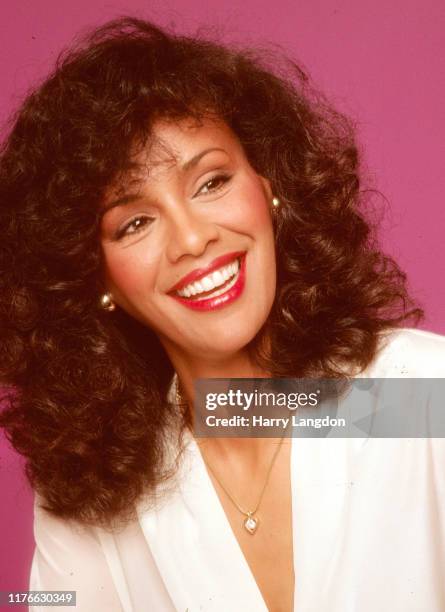 Singer Marilyn McCoo poses for a portrait in 1985 in Los Angeles, California.