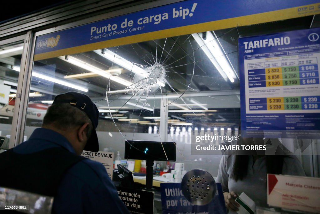 CHILE-TRANSPORT-METRO-PROTEST