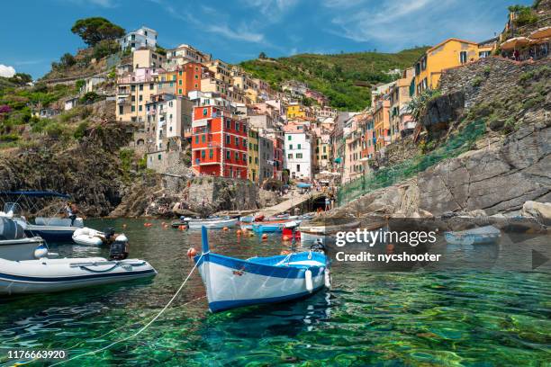 riomaggiore kust, cinque terre, italië - riomaggiore stockfoto's en -beelden