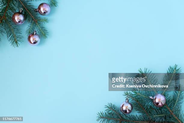 round frame of christmas decorations with copy space on blue background. wreath composition of cones, balls,tree and star. top view, flat lay. - christmas flatlay stock pictures, royalty-free photos & images