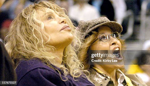 Dyan Cannon and Raquel Welch watch Los Angeles Lakers game against the New Jersey Nets at the Staples Center in Los Angeles, Calif. On Friday, Jan....