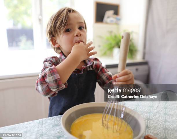 a 4 years old boy cooking at home - boy cooking stock pictures, royalty-free photos & images