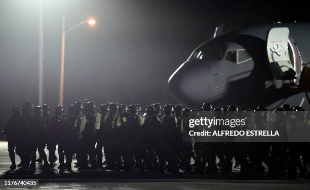 Members of the Mexican Army Special Forces disembark a plane upon arrival to the Airport of Culiacan, Sinaloa state, Mexico, on October 18, 2019. -...