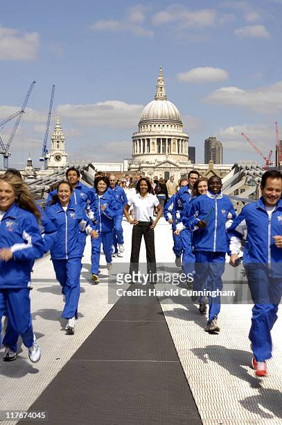 Dame Kelly Holmes and the 2007 Blue Planet Run Athlete Team
