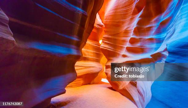 cañón de la ranura del antílope - slot canyon fotografías e imágenes de stock