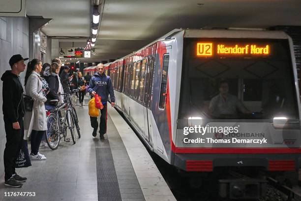 hamburg - metro hamburg stock-fotos und bilder