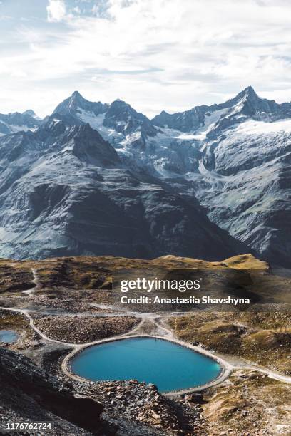 vacker fjällsjö i schweiziska alperna - verbier bildbanksfoton och bilder