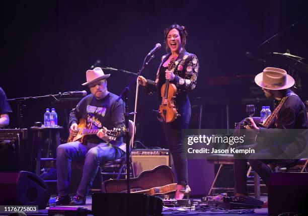 Mercy Isbell 323 Amanda Shires In Concert Nashville Stock Photos, High-Res Pictures ...