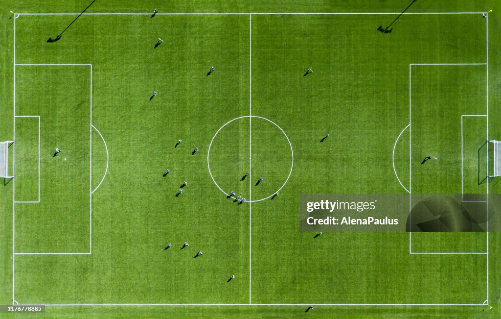 Campo de futebol verde vista aérea