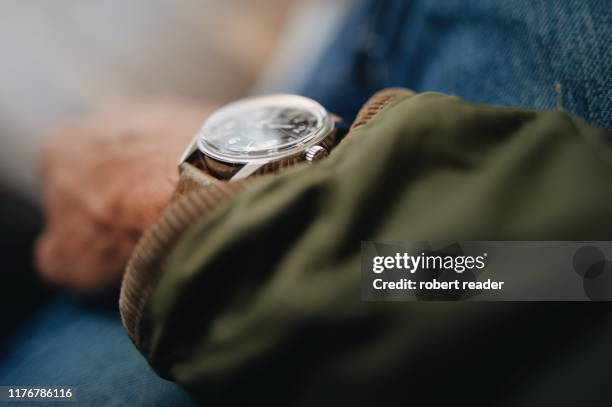 vintage wrist watch - wristwatch stockfoto's en -beelden