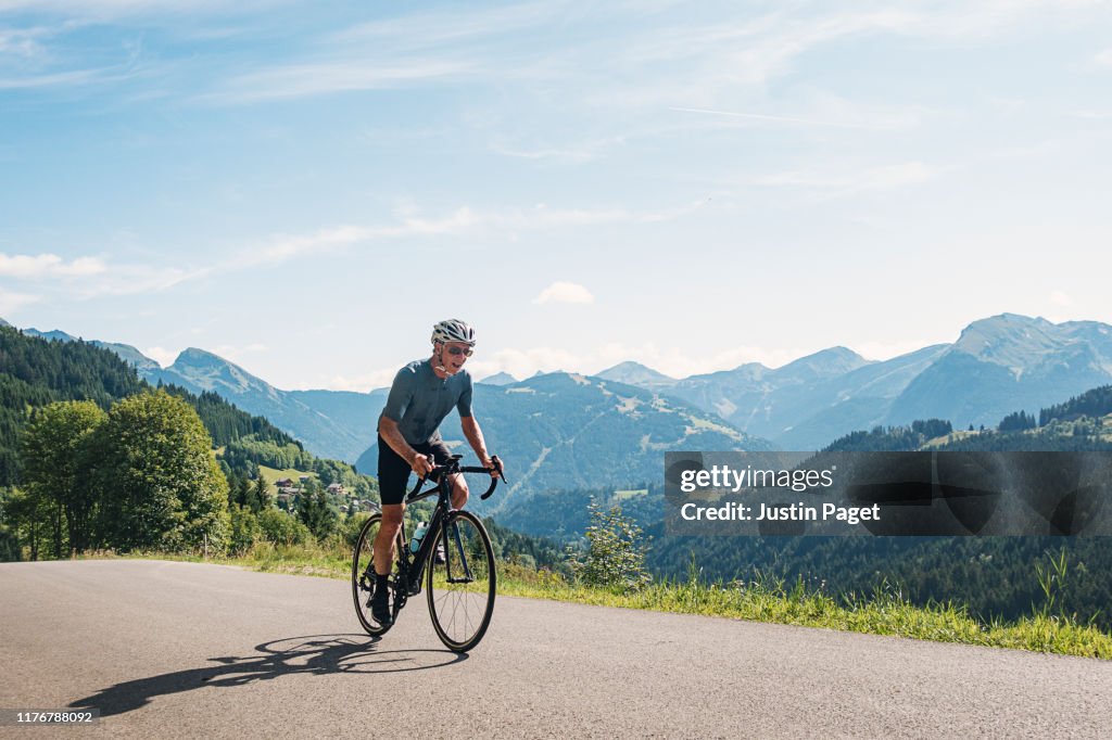 Senior cyclist on the Col de l'Encrenaz