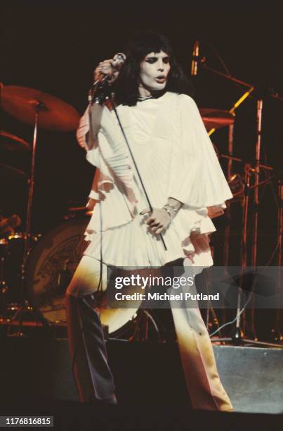 Singer Freddie Mercury of British rock group Queen, wearing a Zandra Rhodes designed costume, performs on stage in London, 1974.