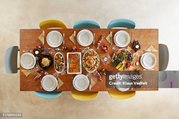 directly above shot of mainly vegan meal served on table - dining table empty foto e immagini stock