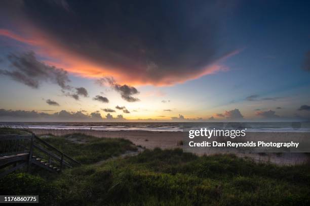 beach sunrise - sea islands stock pictures, royalty-free photos & images