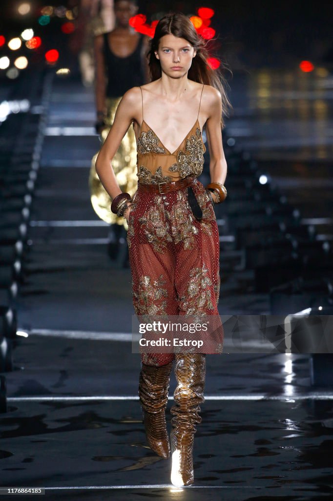 Saint Laurent : Runway - Paris Fashion Week - Womenswear Spring Summer 2020