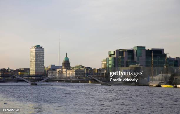 dublin city - torenspits stockfoto's en -beelden